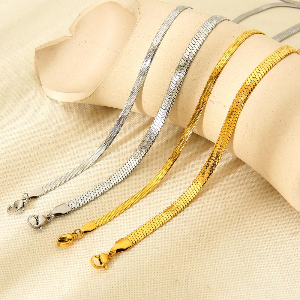 Plated ins minimalist 18K gold snake bone chain necklace stainless steel base versatile stacked wearing high-end jewelry women