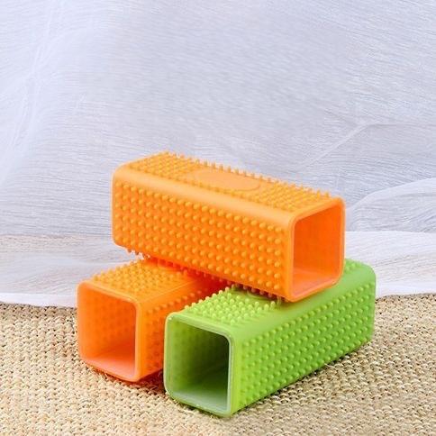 High Quality Luxury Simple Silicone Pet Hair Remover Brush Roller Hollow Cleaner for Cat Hair Removal Sofas Pet Grooming