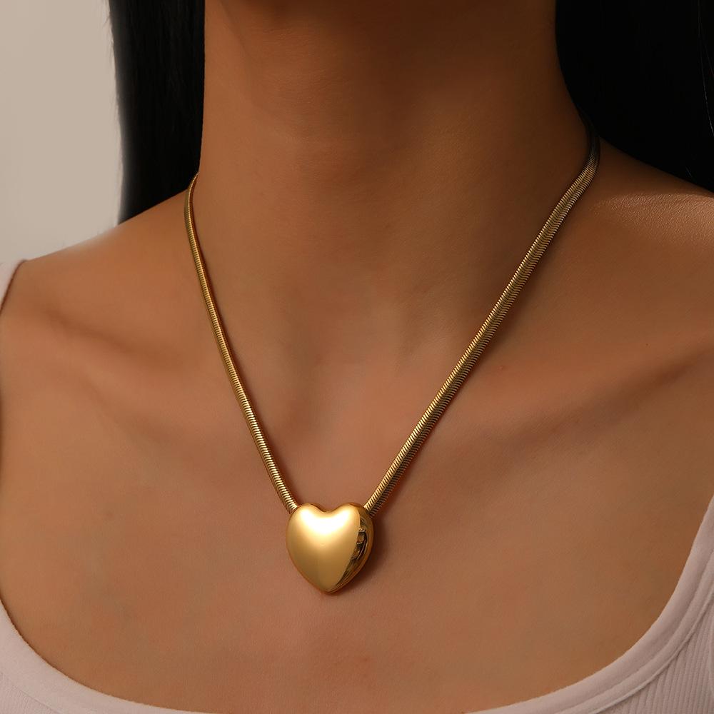 Fashion Personality Light Luxury Polished Three-Dimensional Heart Snake Chain Gold Jewelry Necklace