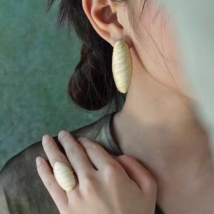 Cocoon Series White Brushed Striped Oval Stud Earrings: Women's 2025 Silver Needle Design