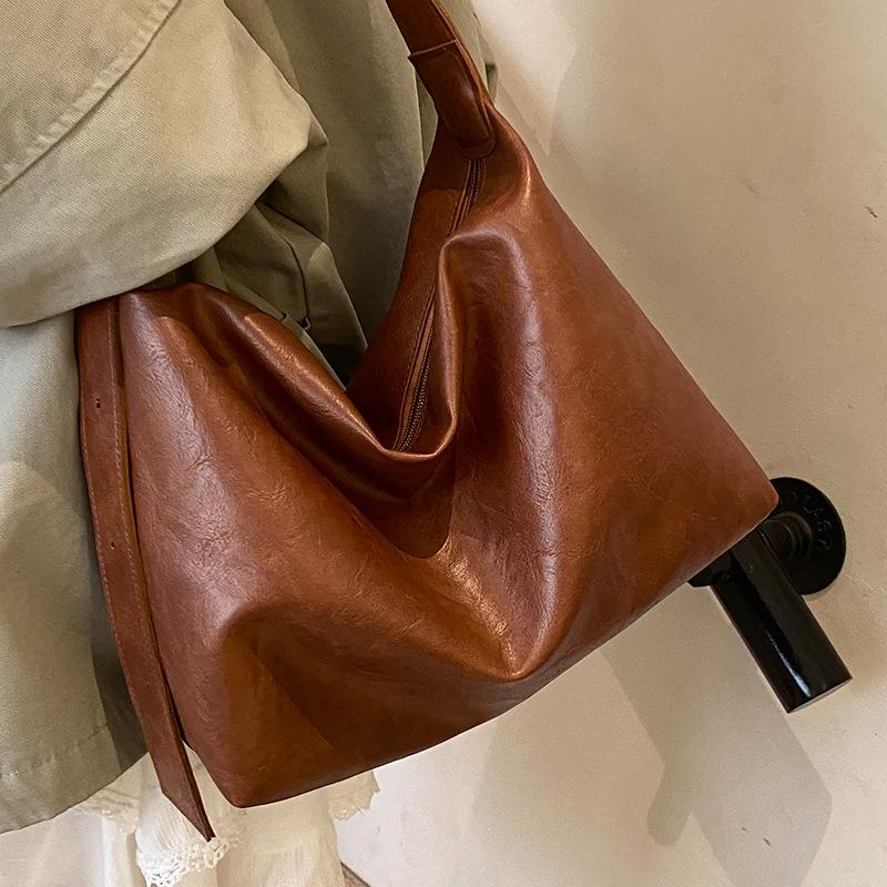 Large Capacity Commuting Bag for Women New Fashion Retro Soft Pitot Bag Autumn and Winter Trendy Broadband Crossbody Bag