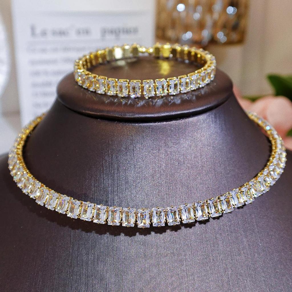 CMM högkvalitativt lyxigt glänsande fyrkantigt zirkonhalsband Krage Armband Mode 2-delat set Kvinnor Fest Bröllopssmycken