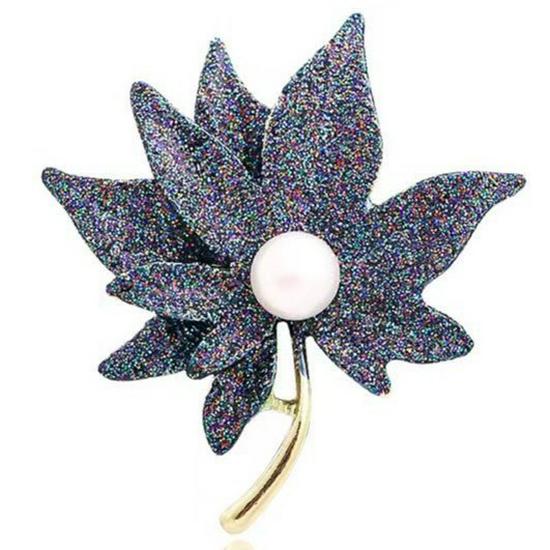 Korean-Style Maple Leaf Brooch: Elegant Drip Oil Pin for Women’s Fashion.