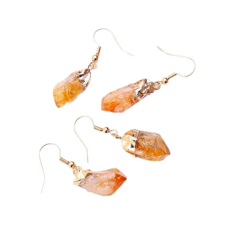 Pendientes de citrino natural, cristal amarillo piedra en bruto estilo simple con pendientes de forma, ganchos para la oreja chapados en oro, cabello lacio de fábrica.