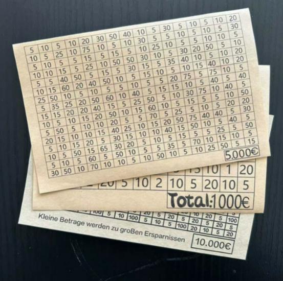 Decorative Wooden Piggy Bank: Stores Banknotes & Coins, Ideal for Digital Savings Plan