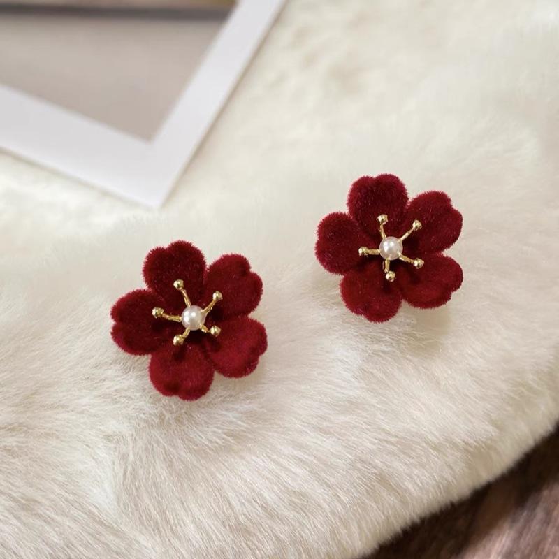 Fashion light luxury high-end stud earrings small fresh flower series earrings sweet and exquisite niche versatile daily earrings