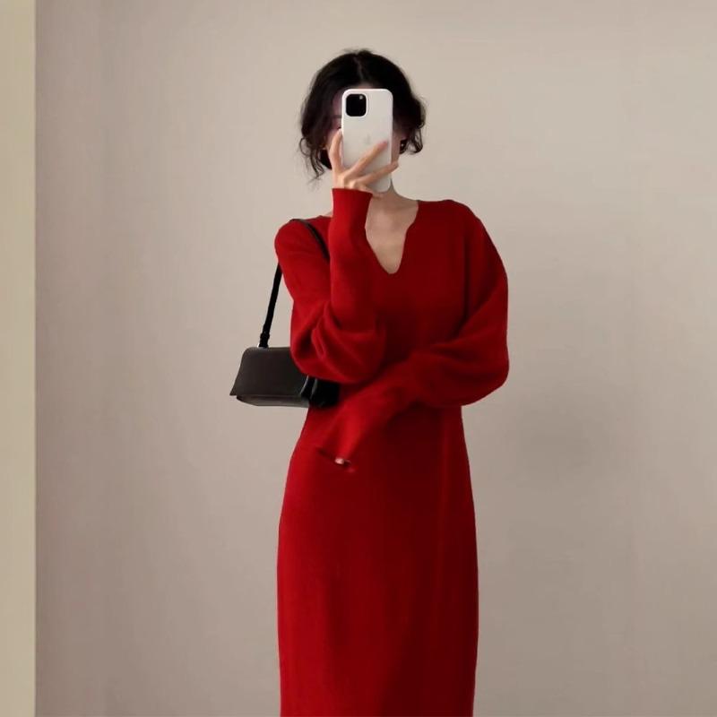 [] Autumn and winter v-neck knitted dress high-end red sweater skirt gentle wind temperament long dress