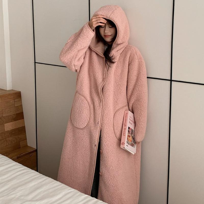 1 New lamb wool loungewear in autumn and winter, large nightgown, loose and thickened, warm and healing, can be worn outside with a hat.