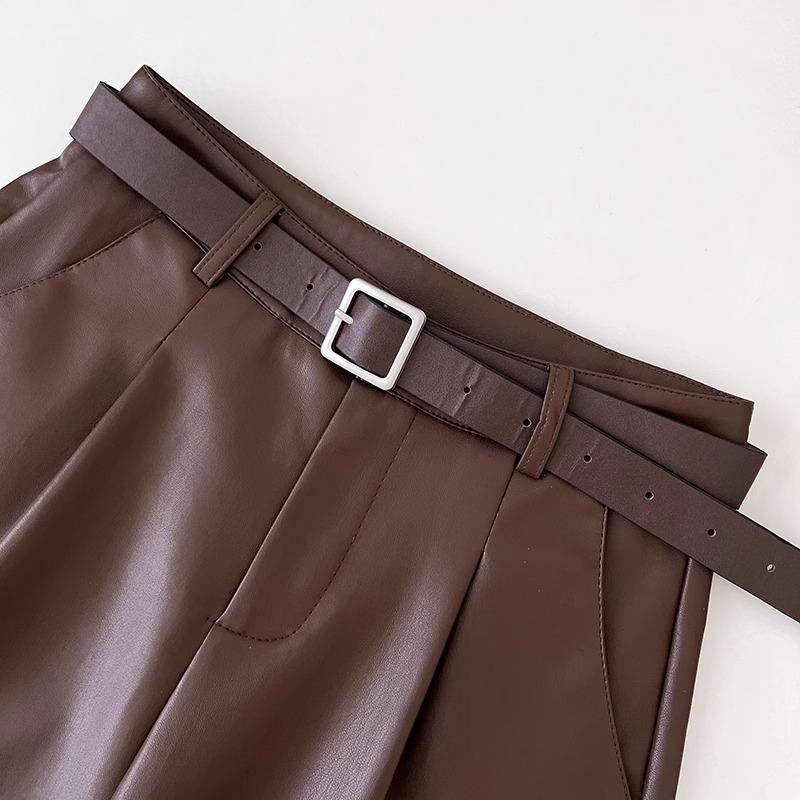 Damen Schwarze PU-Leder High-Waist Weitbein-Shorts - Herbst/Winter 2024 Kollektion