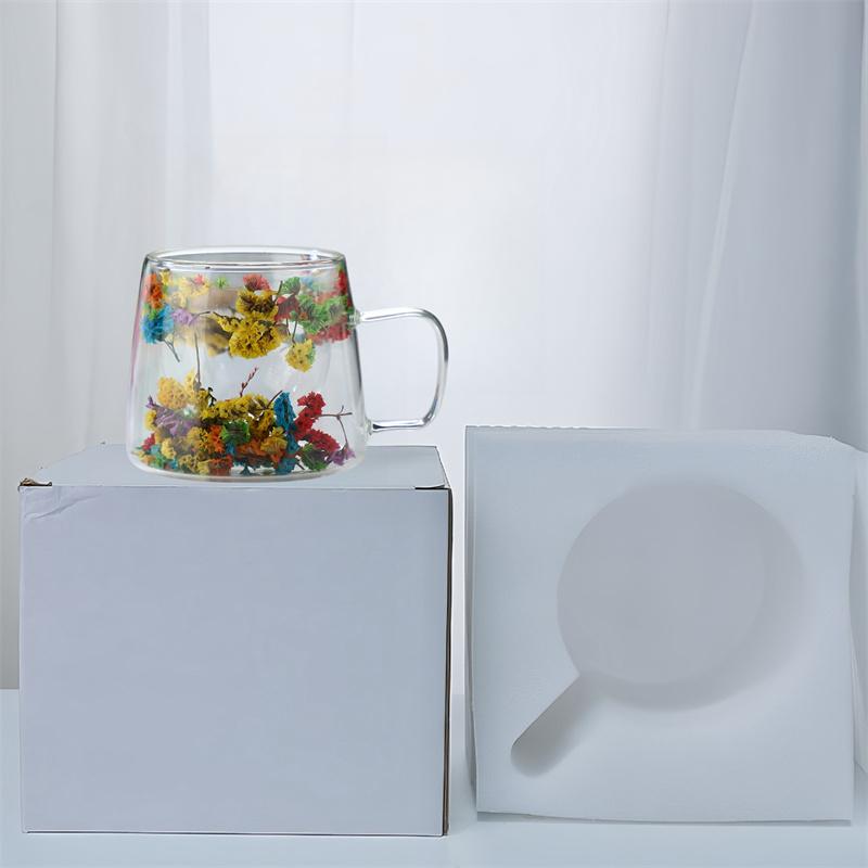Bunte Trockenblumen-Glasbecher - Dekorative transparente Kaffee-/Teetasse mit eingebetteten floralen Elementen