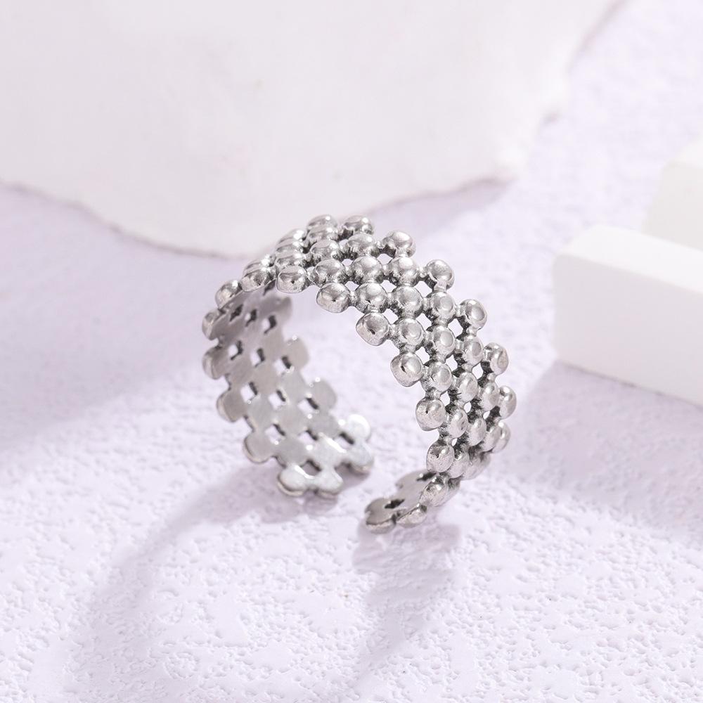 Gold Collection Luxury Retro Titanium Steel Rings: Niche Design, High-End Personality Stainless Steel Jewelry.