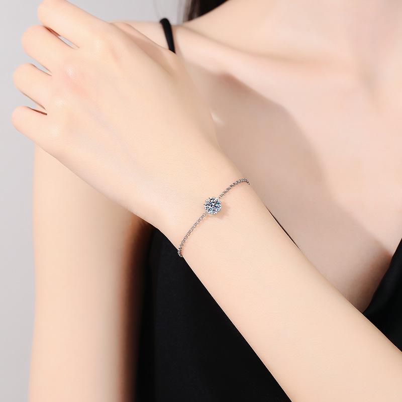 Moissanite Snowflake Bracelet: Women's S925 Silver Hexagram with One-Carat Stone, Exquisite Craftsmanship.