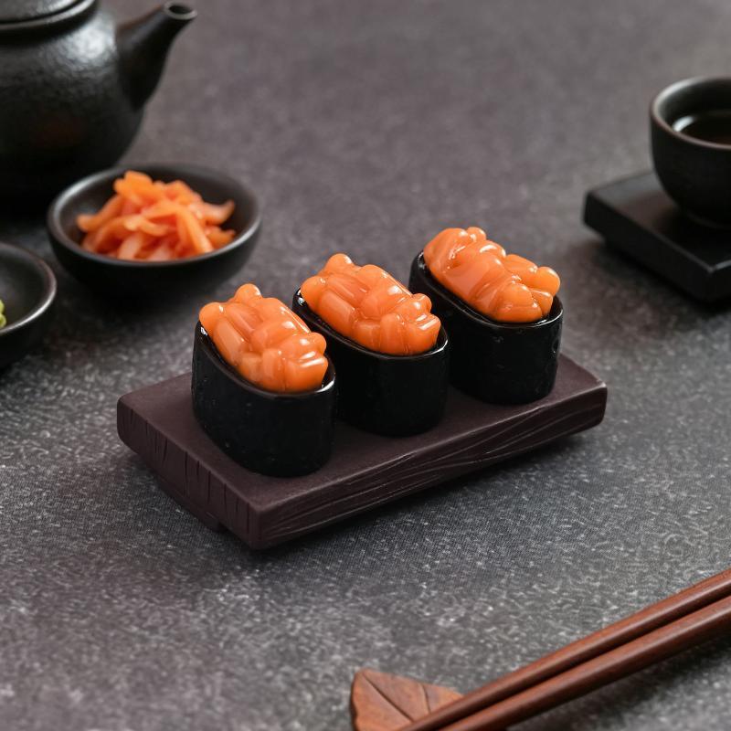 10 Stück Mini Japanisches Sushi Modell Lachsrogen Süßgarnelen Sushi Miniatur Essen DIY Harz Zubehör Anhänger Puppenhaus Dekoration