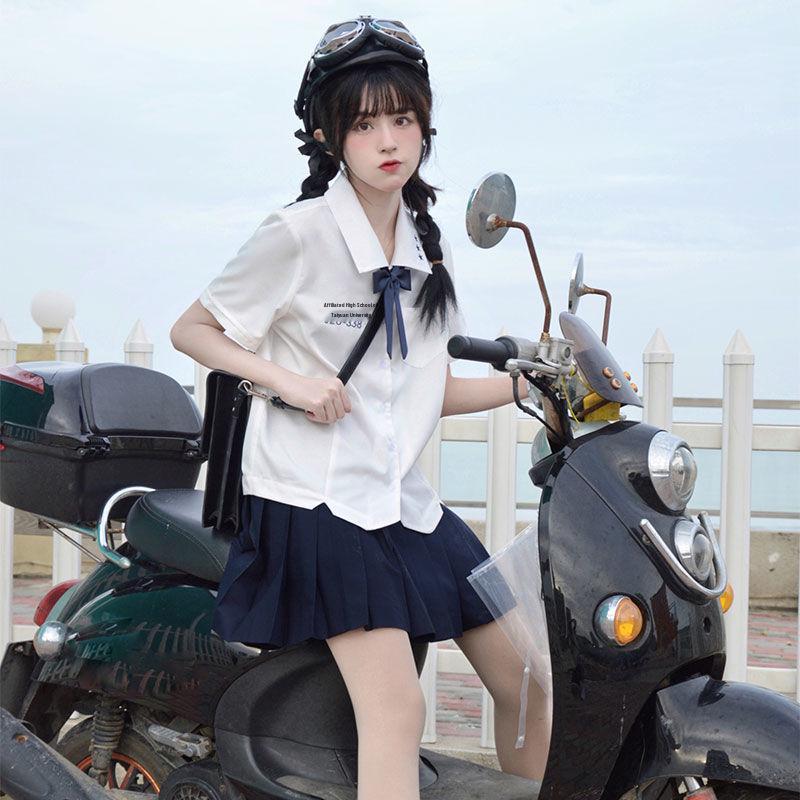 

Тай Фу І Чжун Оригінальна темно-синя картата спідниця та футболка з коротким рукавом Тайванська шкільна форма L