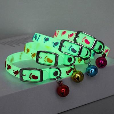 Leuchtende Katzenhalskette, leuchtendes Katzenhalsband für kleine Hunde und Katzen, Anti-Verlust-Katzenglockenhalsband aus fluoreszierendem Silikon, Halsring, Haustier-Katzenzubehör