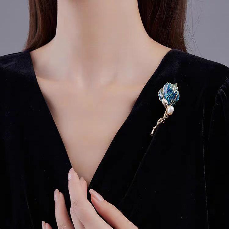 Bud Magnolia Brooch, High-End Feminine Exquisite Temperament, Pearl Brooch, Niche Design, Pin, Suit And Accessories