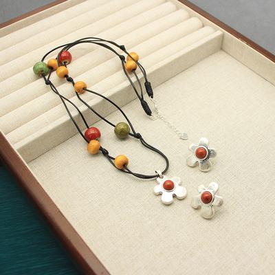 Set di Orecchini a Bottone e Collana con Frutta da Giardino Set di Orecchini a Bottone e Collana con Fiore Caraibico Ceramica Pietra Rossa