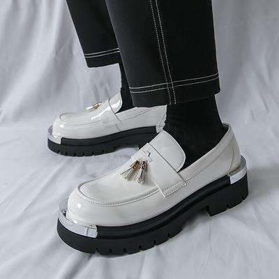 Leder Schuhe in Übergröße Herren Herren Schuhe mit großem Kopf Frühling und Herbst neue Herren Schnalle Freizeitschuhe Fuß Quaste Slipper