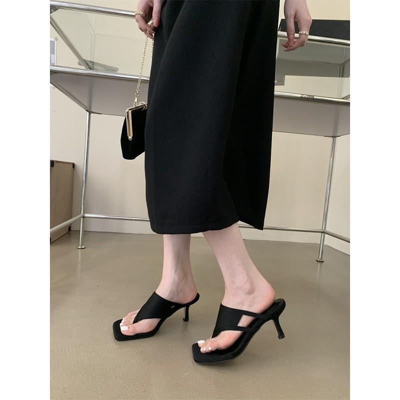 Internet Celebrities Pinch Feet White Flip-flops Women's Summer Wear 2025 New Temperament Ins Sandals High Heels Toe Sandals