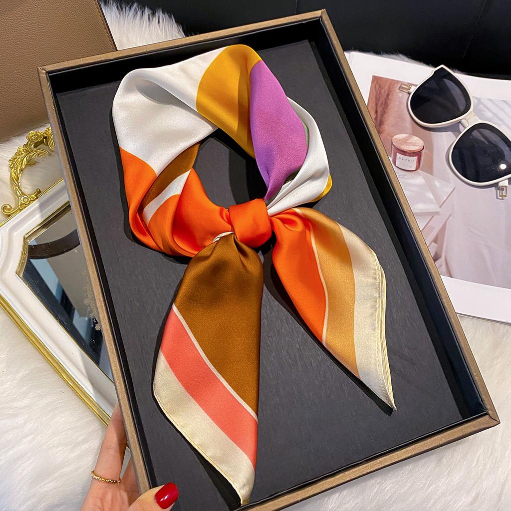 2025 New Fashion 70X70cm Women's Scarf Silk Leopard Print Scarf Square Shawl Decorative Headband Neck Luxury Design Bandana