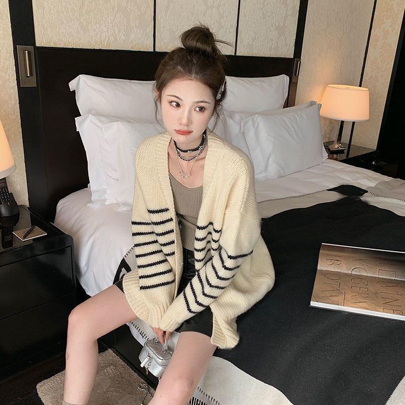 Pruhovaný pletený svetr s dlouhým rukávem, volný svetr univerzální dámský top 2023 podzimní ležérní svetr s výstřihem do V, svetr dámské