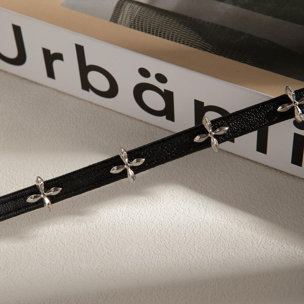 Dark Cross Flower Stand Choker Collar, Light Luxury Niche High-End Leather Fashion Temperament Collarbone Chain