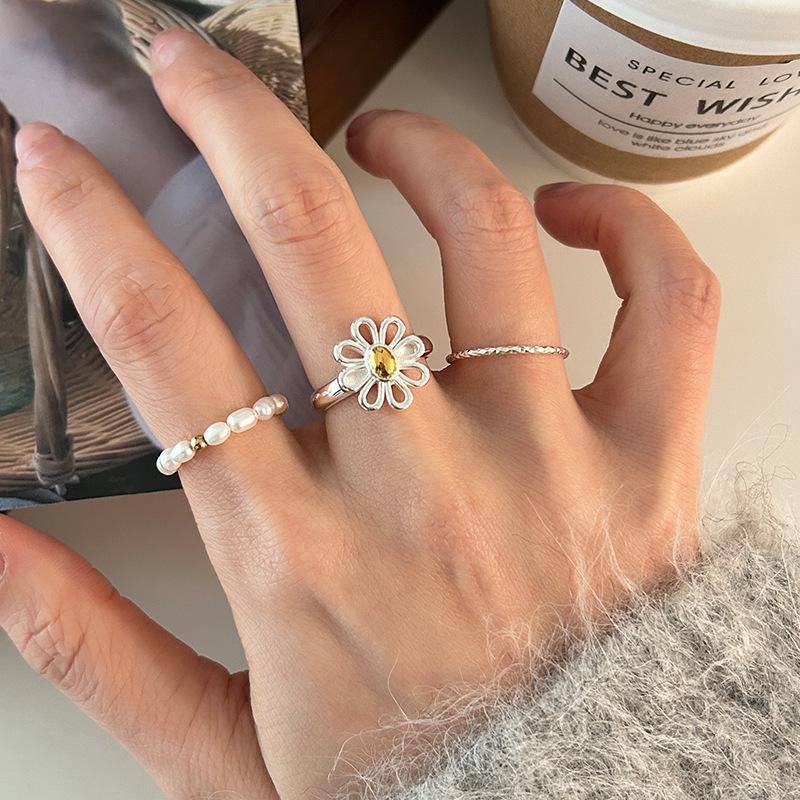 Hollow Daisy Openwork Ring for Women - Sweet Gold & Silver Contrast, Fresh Ins Style Index Finger Ring