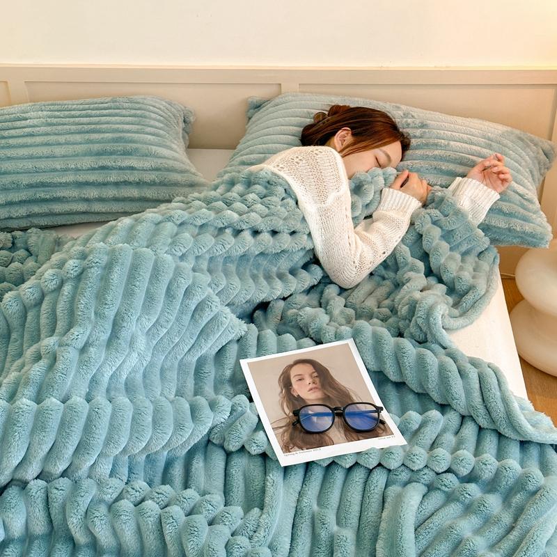 Carved Velvet Warm Autumn Winter Blanket for Bed Home Soft Fluffy Sofa Blanket Cozy Warmth Coral Flannel Sofa Cover Blanket Nap