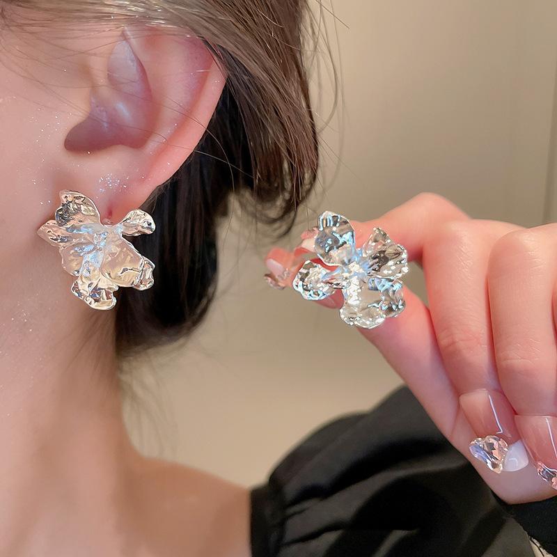 Exquisite and Shiny Earrings, Fashionable and Exaggerated, Atmospheric Earrings, Banquet Light Luxury and High-end Earrings