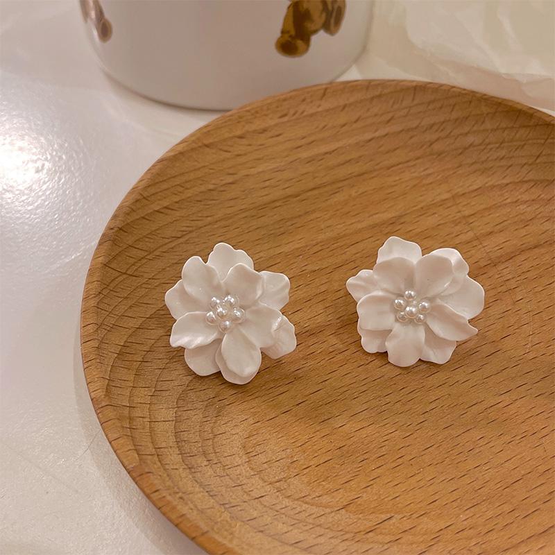 Big White Camellia Flower Imitation Pearl Stud Earring for Women Elegant Korean Sweet Resin Ear Wedding Party Jewelry