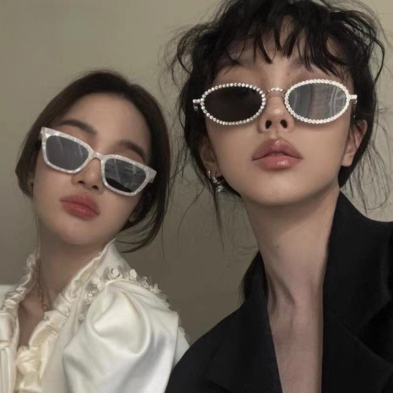 Full Diamond Oval Sunglasses For Women Luxury Fashion Vintage Small Frame Sun Glasses  Kpop Metal Trend Eyewear Party Glasses