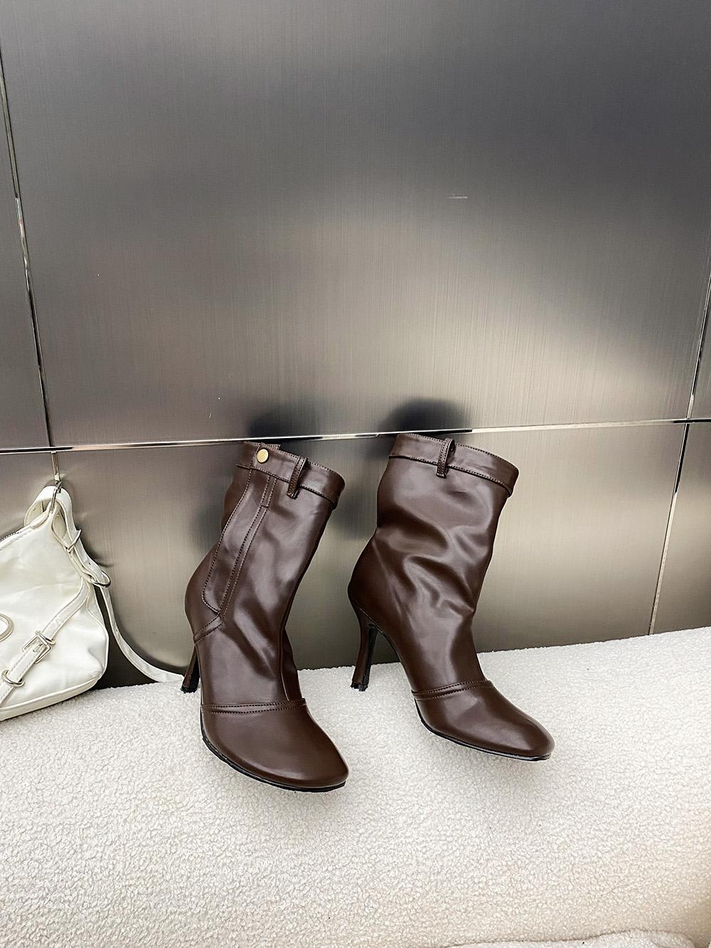 Модные женские ботильоны с круглым носком на тонком высоком каблуке 2024 года. Новые — фото 10