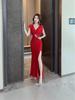Elegantes Nachtclub-Abendkleid & Spa-Techniker-Uniform