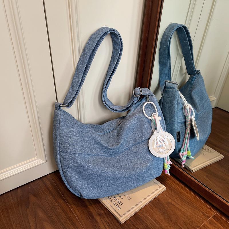 

Casual niche messenger bag summer 2025 new fashion simple shoulder bag practical and lightweight women s dumpling bag No pendant синій