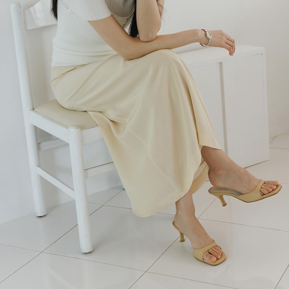 Howaseu Silky Pindot Skirt (Cream)