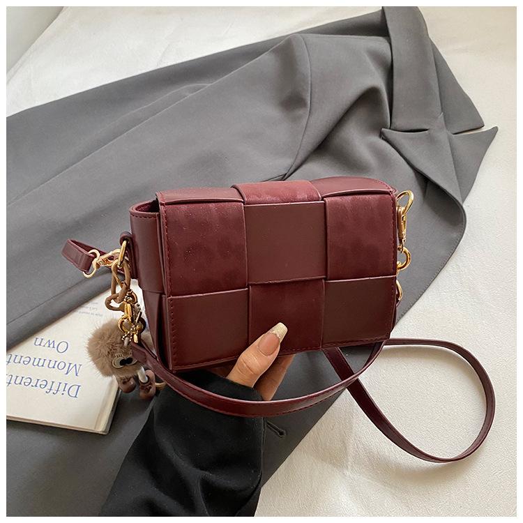 Korean version of niche contrasting color woven small square bag 2025 new versatile retro trend shoulder bag ins messenger women's bag