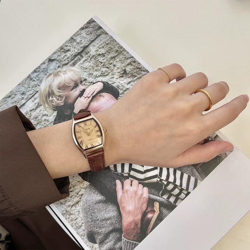 Women Retro PU Leather Strap Watches Qualities Ladies Alloy Wristwatches Korean Fashion Brand Fashionable Brown Relogio Feminino