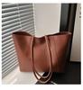 2024 Retro Large-Capacity Shoulder Tote: Casual Autumn/Winter Women's Pendant Bag