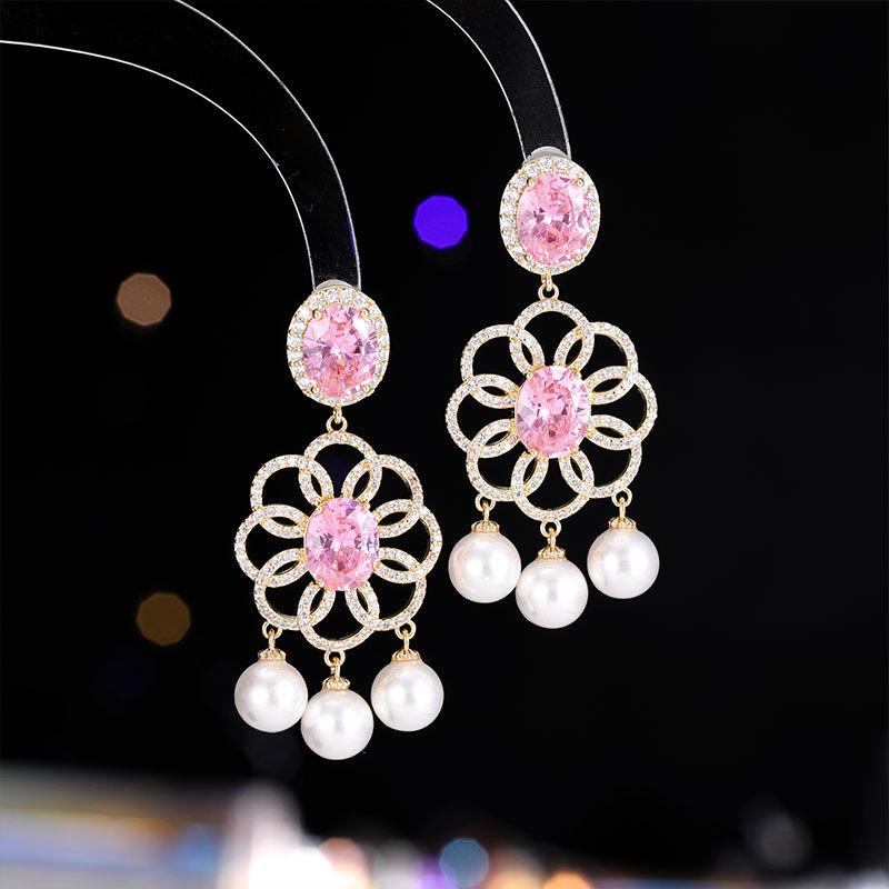 Ladies Light Luxury Design Elegant Imitation Pearl Tassel Flower Earrings Fashionable and Versatile Unique Design Sense Earrings