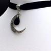 Gotische Samt-Mondtaschen-Halskette mit Tropfenstein
