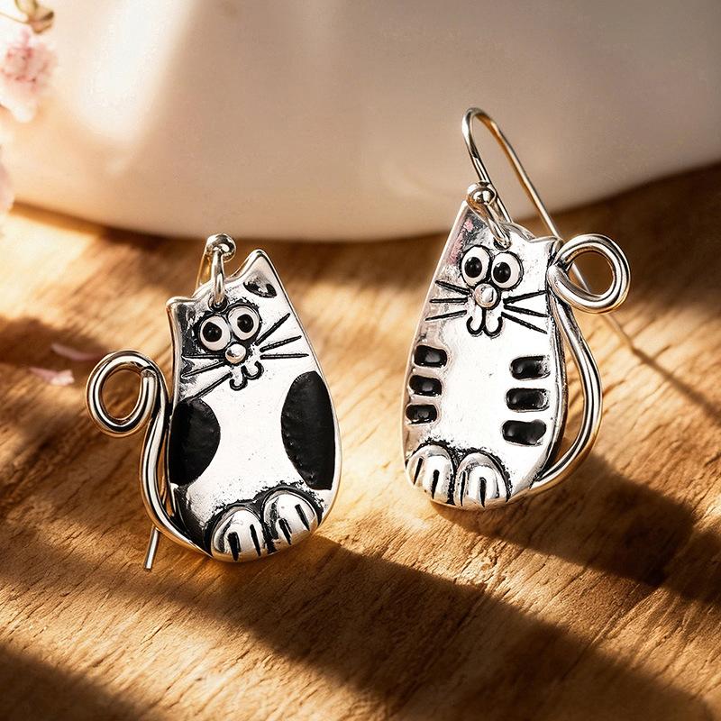 European and American cute animal earrings, retro oil cat earrings, fashion and creative funny accessories women