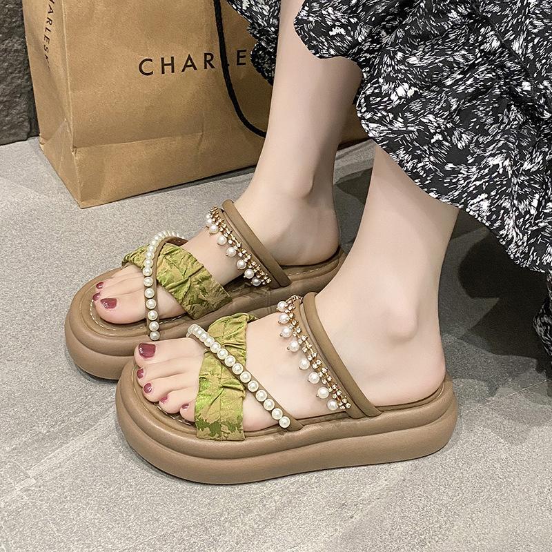 French Beautiful Fashion Cool Slippers 2025 Summer New Wear Comfortable Dual-purpose Beach with Skirt Cool Slippers Women