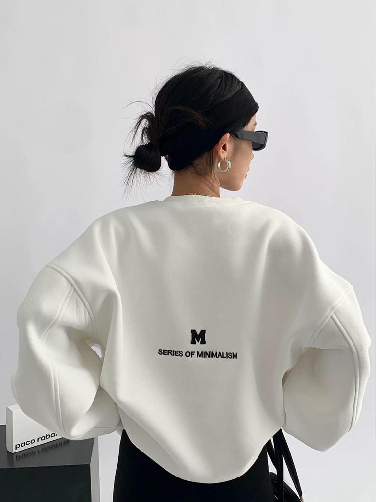 Damska koreańska minimalistyczna bluza z okrągłym dekoltem z haftem M, luźny sweter, kolekcja wiosenna.