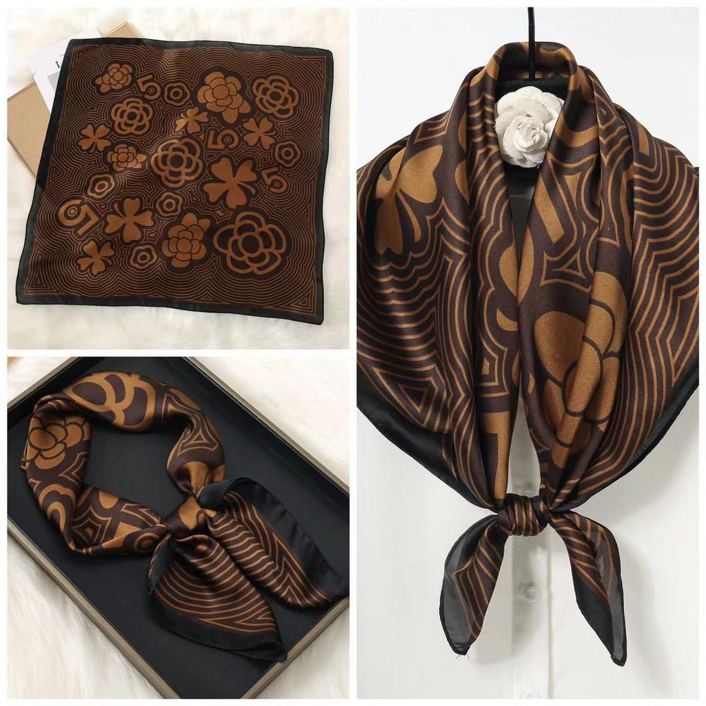 Eleganti Foulard di Seta da Donna Con Centinaia di Camicie, Assistenti di Volo, Decorazione Professionale, Protezione del Collo, Foulard, 70 Foulard Quadrati Piccoli.