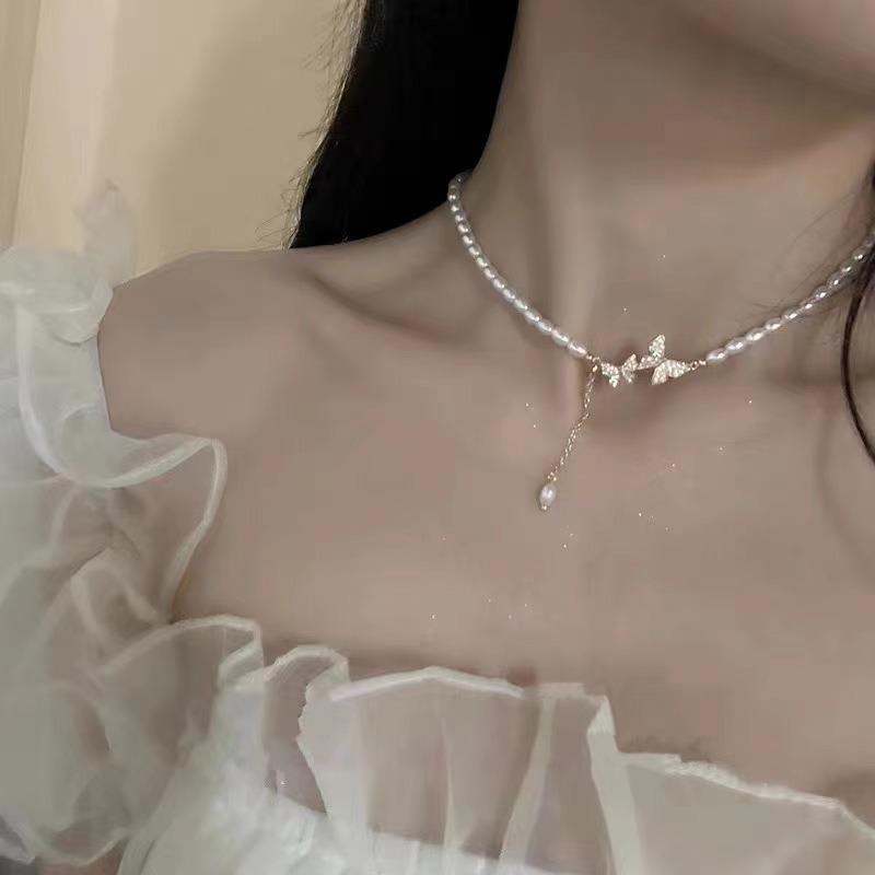 Retro Light Luxury Pearl Necklace Niche High-end Butterfly Pendant Necklace Jewelry Women's Elegant Versatile Collarbone Chain