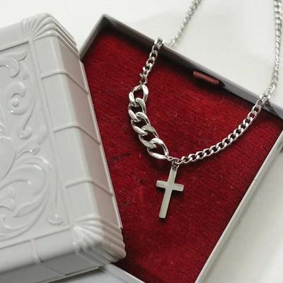 Retro Short Cross Sweater Chain for Girls Simple and Niche Light Luxury Necklace Versatile Temperament Montage Cross Necklace