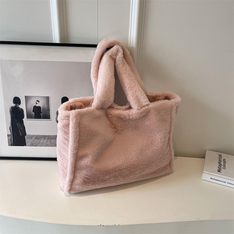 

Stylish Commuter Large Tote Bag For Women 2023 New Trendy Autumn Plush Handbag With Spacious Capacity And Soft Furry Material Pink