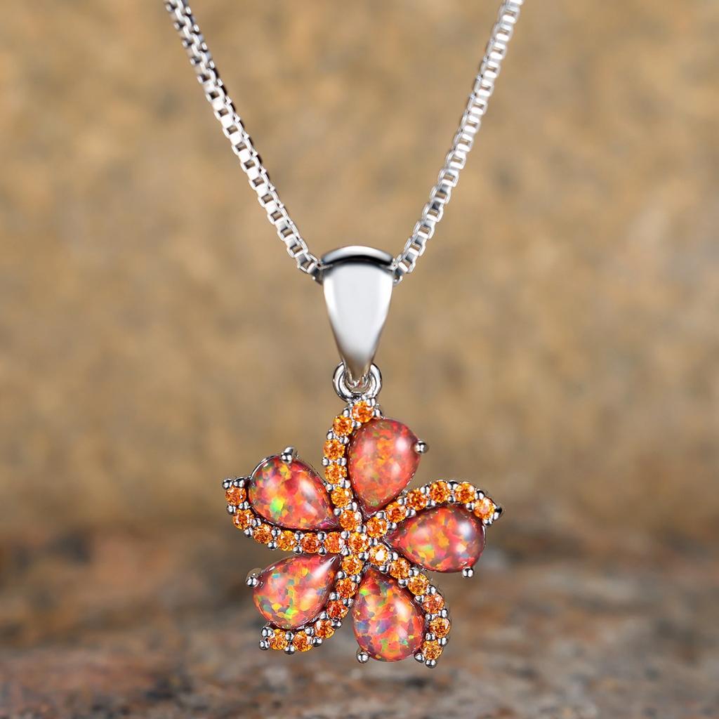 European and American Five Petal Flower Fashionable Necklace for Women Simple and Luxurious Versatile Style