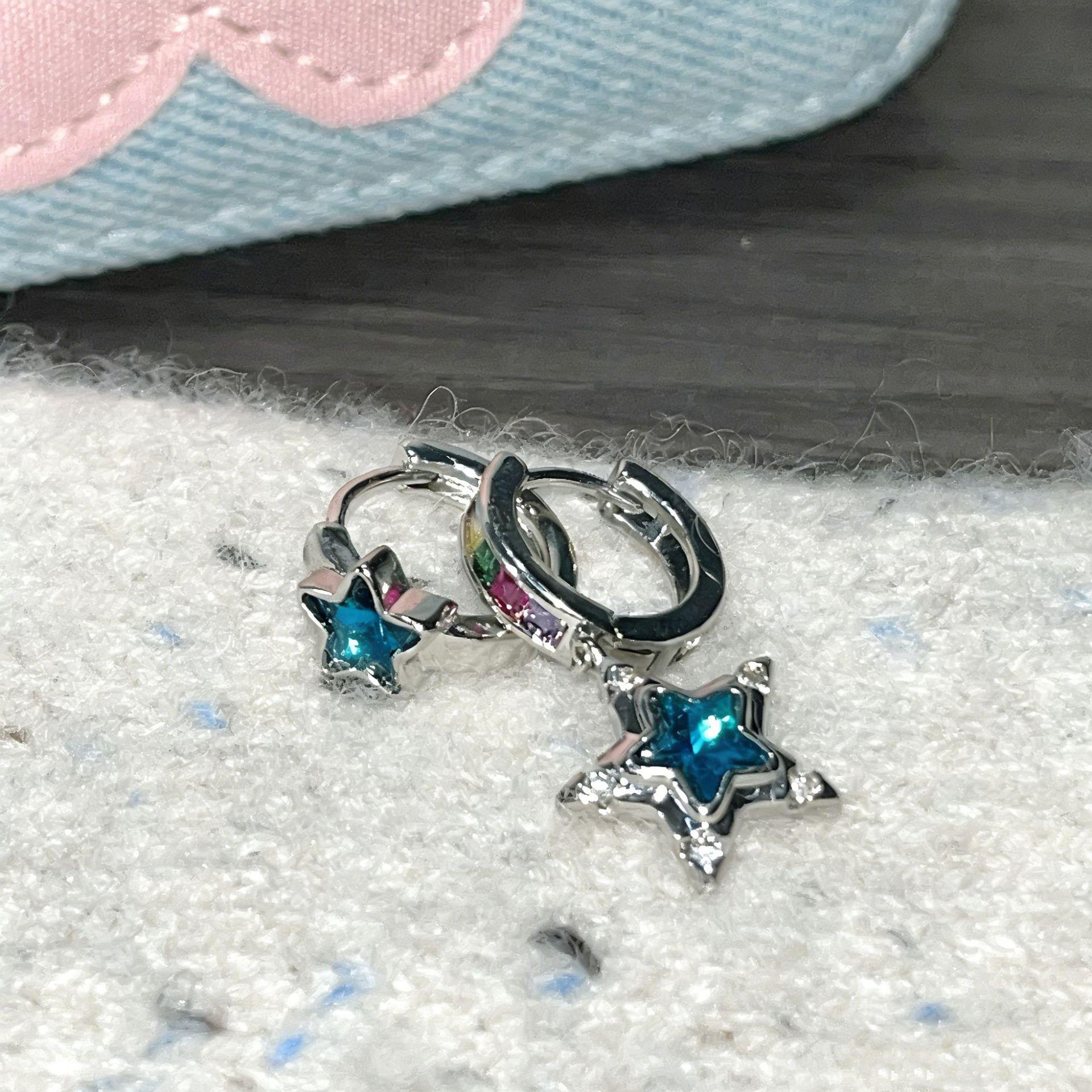 Retro temperament, asymmetrical blue star earrings, niche design, sweet and cool, unique personality, simple and versatile earrings