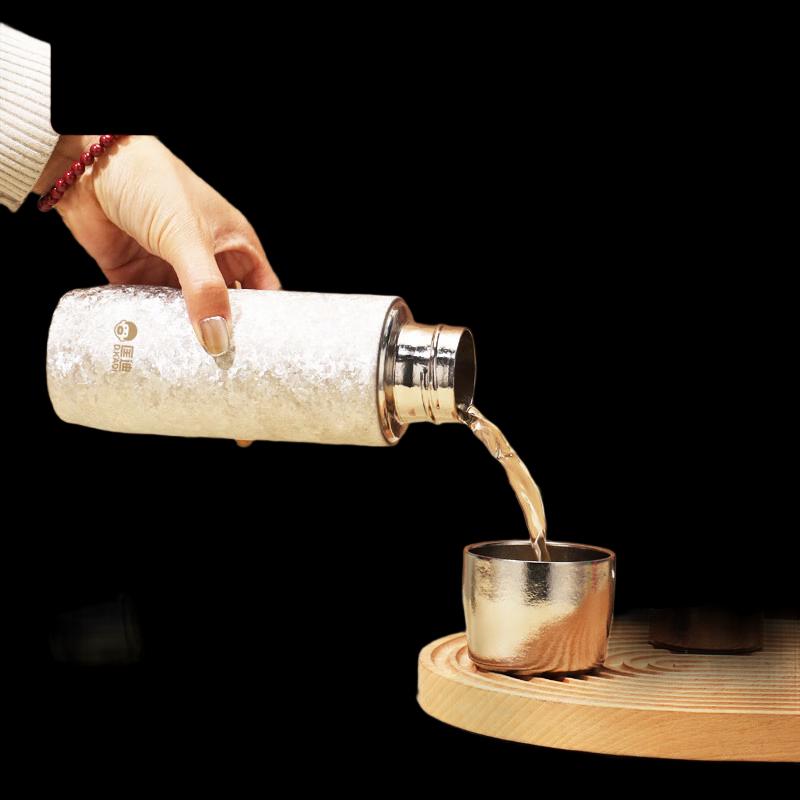 Titanium Vacuum Insulated Mug with Magnetic Lid